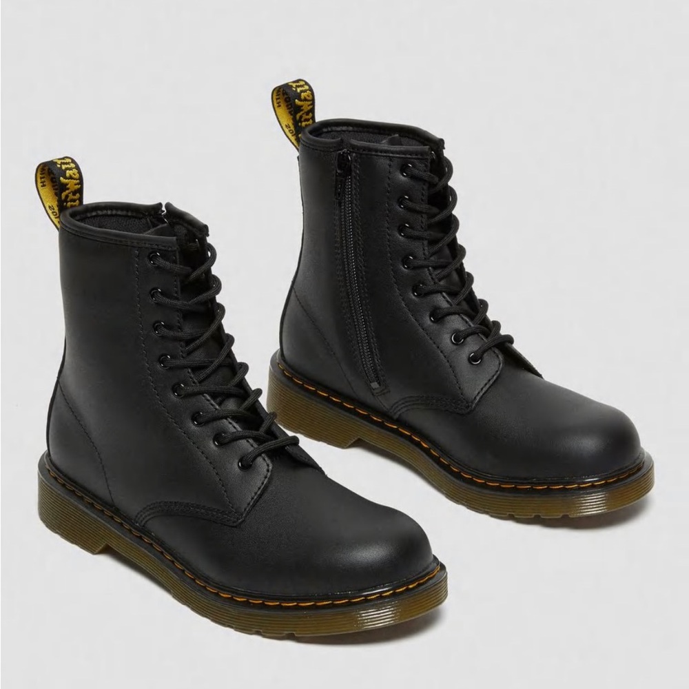 Size 5 US M Dr. Martens AirWair